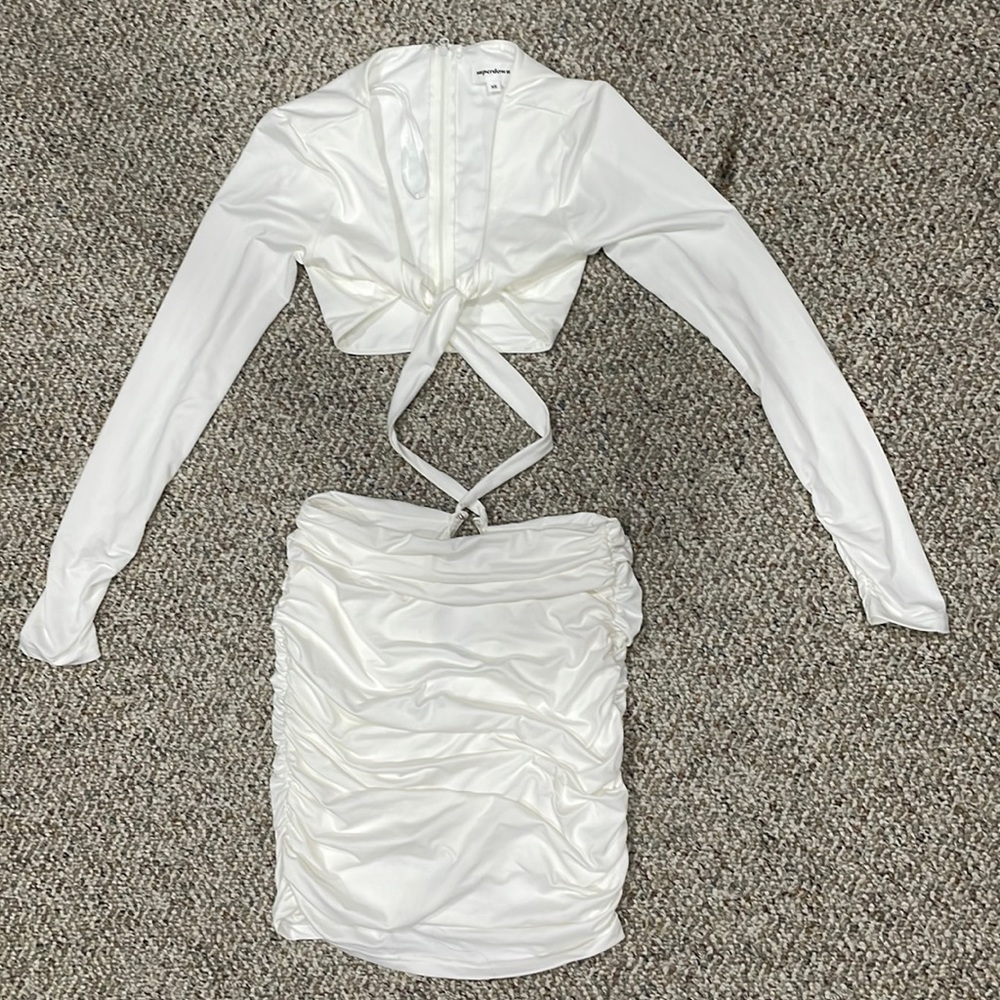 Superdown Ivory Set - image 1